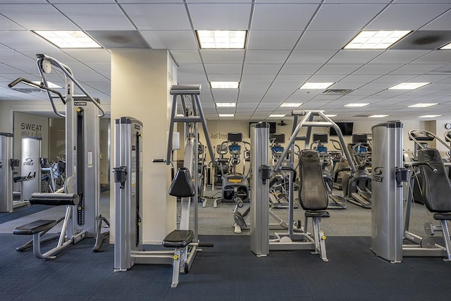 exercise room featuring visible vents and a drop ceiling