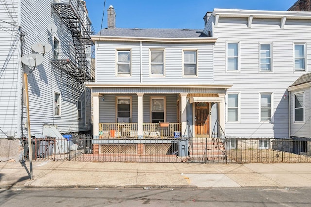 view of front of property with fence and covered porch