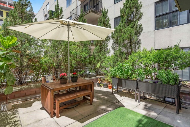 601 Observer Hwy Unit 204, Hoboken, NJ 07030 - view of patio with outdoor dining space