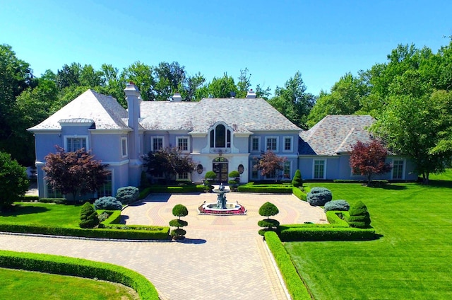 view of front of home with a front lawn