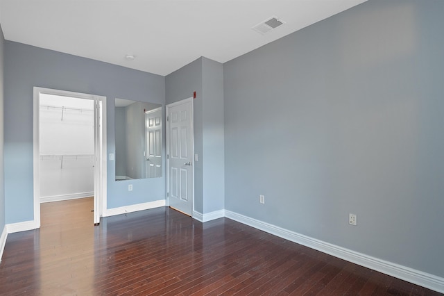 spare room featuring dark wood-type flooring