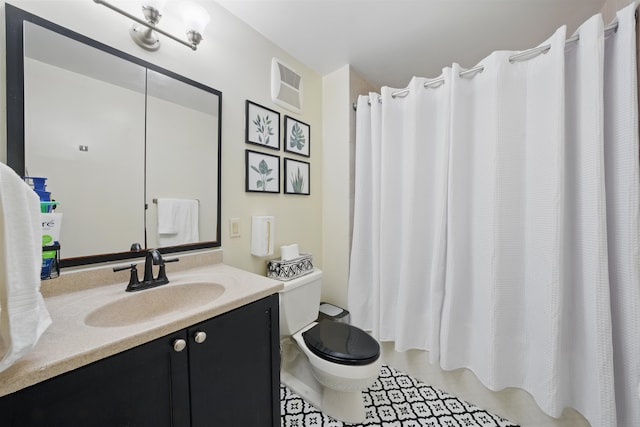 bathroom with toilet, visible vents, shower / tub combo with curtain, and vanity