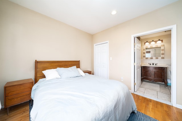 bedroom featuring recessed lighting, baseboards, a closet, and light wood-type flooring