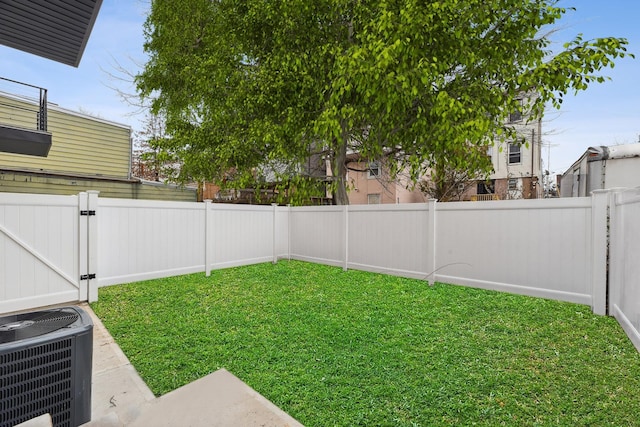 119 Van Horne St Unit 1, Jersey City, NJ 07304 - fenced backyard featuring a gate