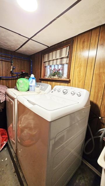 372 9th St, Fairview, NJ 07022 - washroom featuring washer and dryer