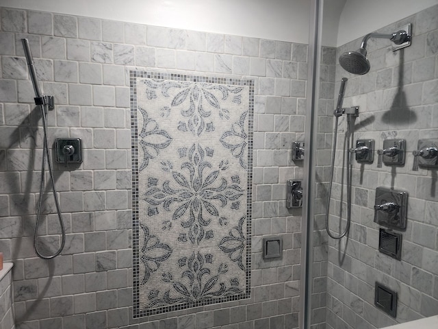 7 Clifton Ter, Weehawken, NJ 07086 - bathroom featuring tiled shower