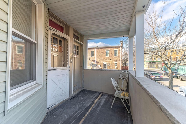 balcony featuring covered porch