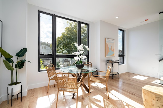 dining area featuring recessed lighting, baseboards, and light wood-style floors