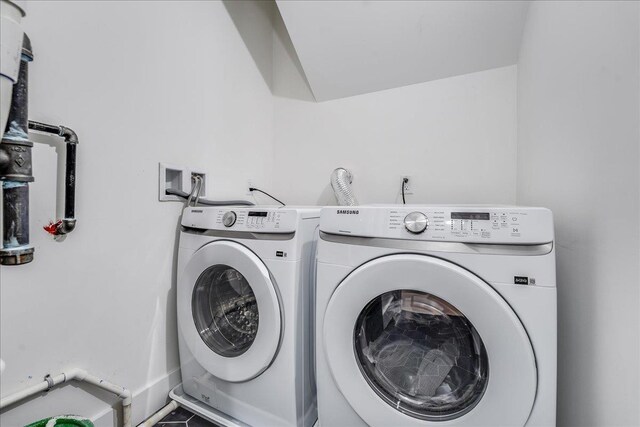 810 6th St, Union City, NJ 07087 - washroom with independent washer and dryer