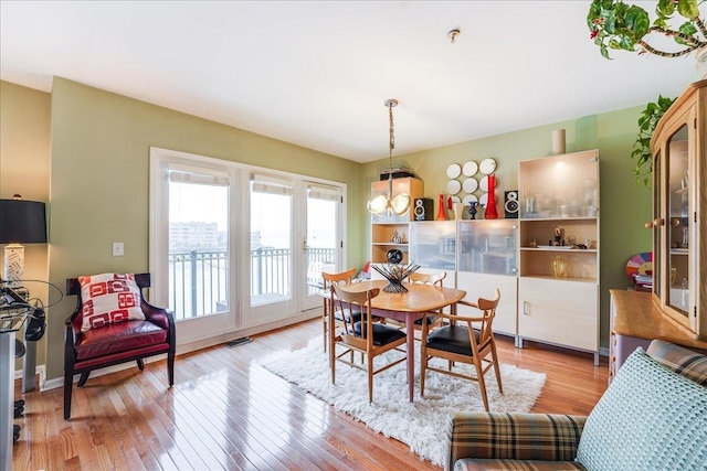 252 The Promenade Unit 252, Edgewater, NJ 07020 - dining area with light wood-style floors and a chandelier
