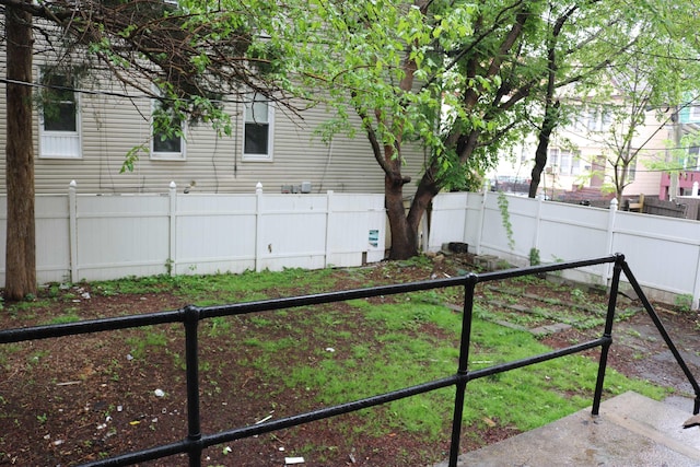 94 Lembeck Ave, Jersey City, NJ 07305 - view of yard