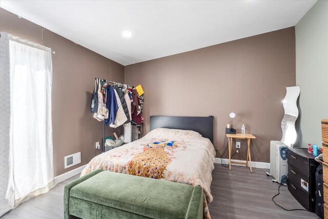 bedroom featuring recessed lighting, wood finished floors, visible vents, and baseboards