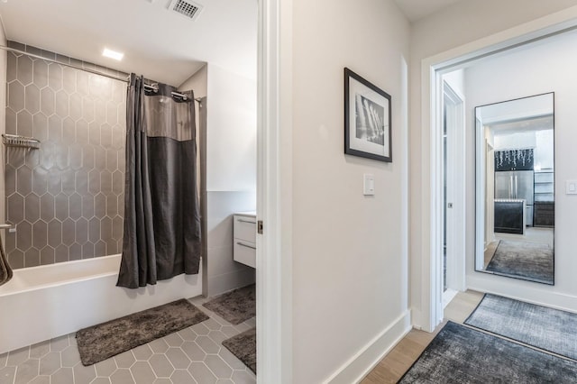 full bathroom featuring visible vents and shower / bath combo with shower curtain