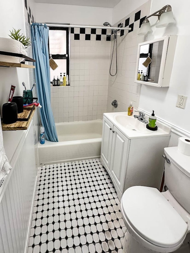 36 Duncan Ave Unit D2, Jersey City, NJ 07304 - full bath featuring toilet, shower / tub combo with curtain, and vanity