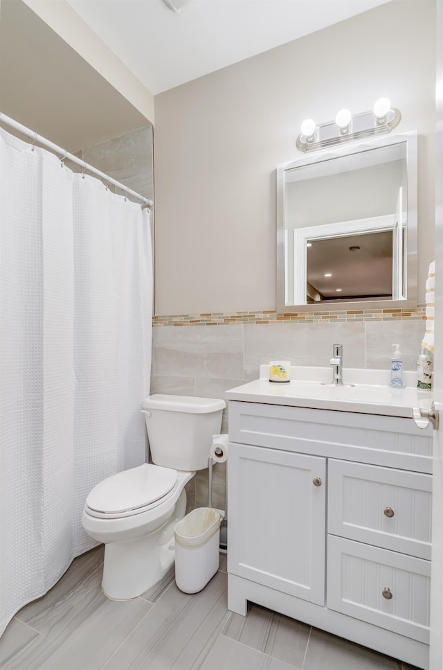 347 Forest St, Kearny, NJ 07032 - full bathroom with vanity, toilet, tile walls, wainscoting, and a shower with shower curtain