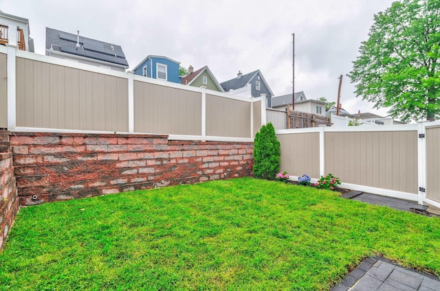 347 Forest St, Kearny, NJ 07032 - view of yard featuring a residential view