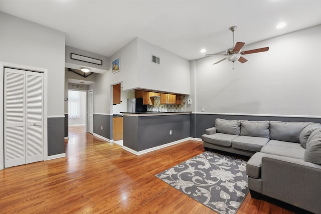 living room featuring visible vents, recessed lighting, light wood finished floors, and ceiling fan