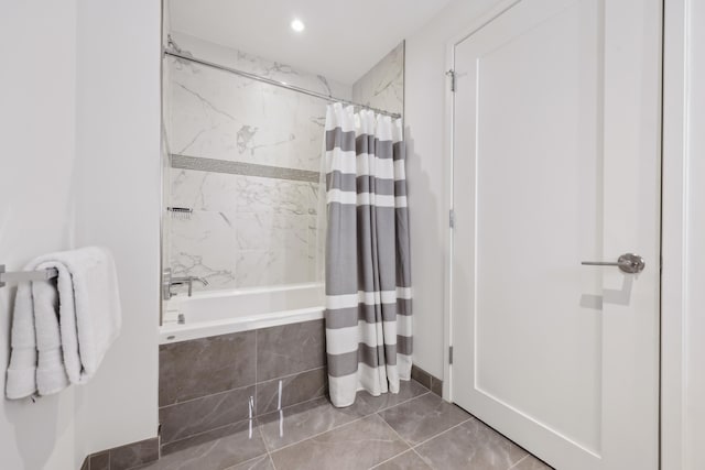 full bath with recessed lighting and tiled shower / bath