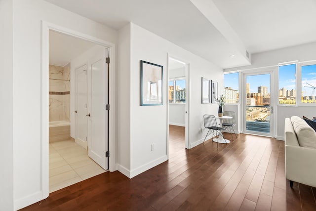 living area with baseboards, a city view, and wood finished floors