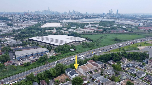 138 Weigands Ln, Secaucus, NJ 07094 - aerial overview of property's location featuring a main thoroughfare and skyline