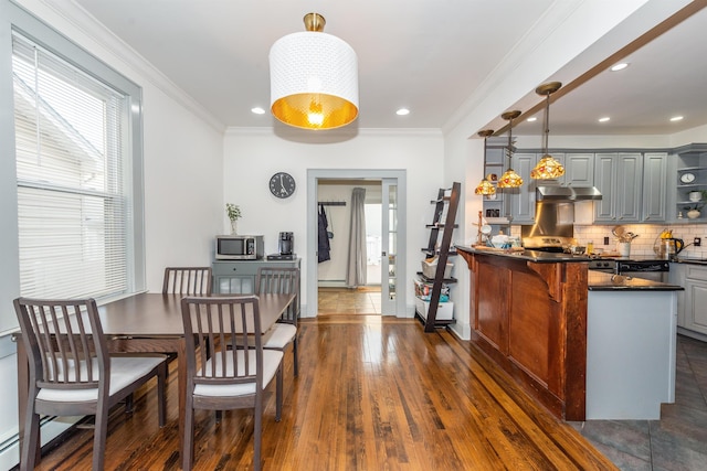 interior space with recessed lighting, dark wood-style flooring, and ornamental molding