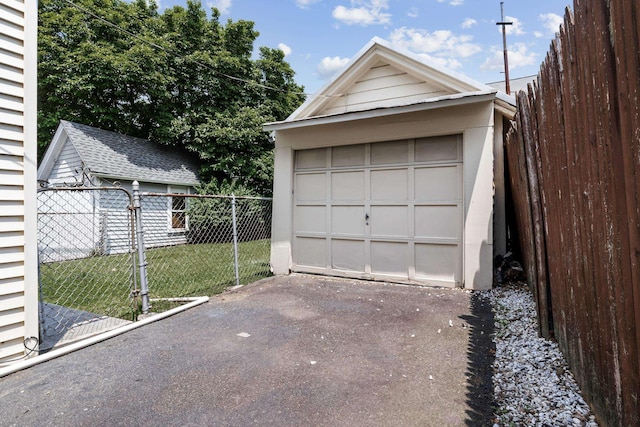 83 W 38th St, Bayonne, NJ 07002 - detached garage with driveway