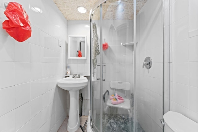 6113 Washington St, West New York, NJ 07093 - bathroom featuring tile walls and a stall shower