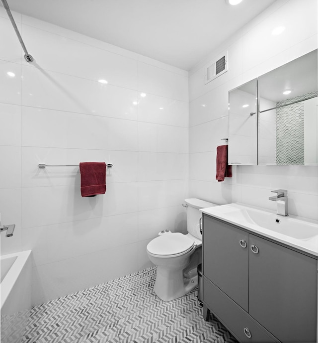 1163 Summit Ave Unit 2, Jersey City, NJ 07307 - full bath featuring vanity, tile walls, and tile patterned floors