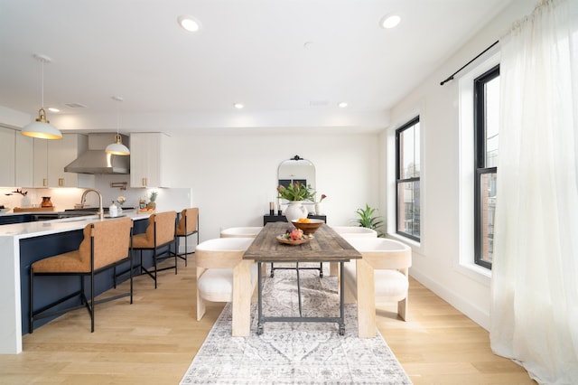 dining area featuring recessed lighting, light wood-type flooring, and baseboards