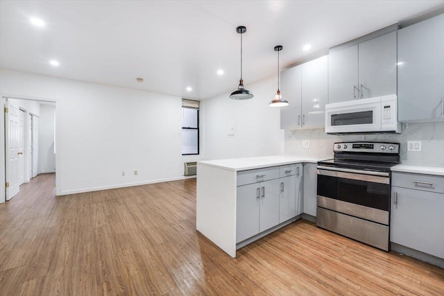 kitchen with decorative light fixtures, stainless steel electric range, gray cabinets, kitchen peninsula, and light hardwood / wood-style floors