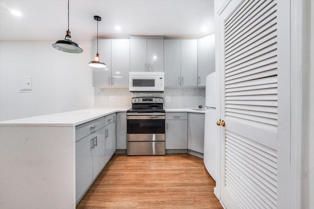 kitchen with gray cabinetry, decorative light fixtures, tasteful backsplash, and electric range