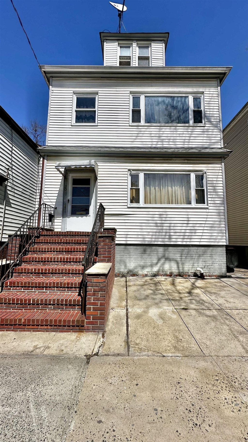 20 Wade St, Jersey City, NJ 07305 - view of traditional style home