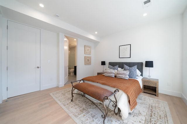 bedroom featuring baseboards, light wood-type flooring, visible vents, and recessed lighting