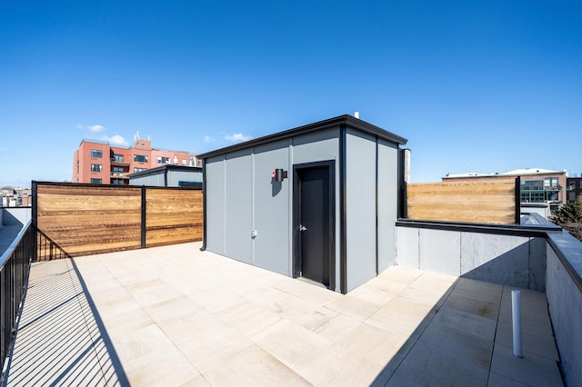 view of outdoor structure featuring an outbuilding