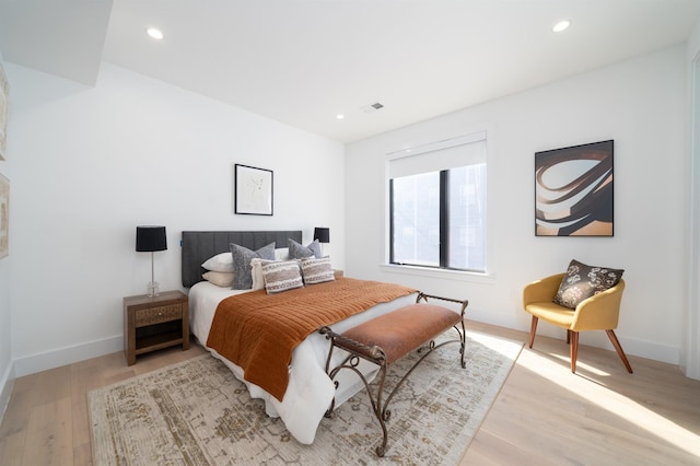 bedroom with light wood finished floors, baseboards, visible vents, and recessed lighting