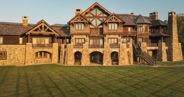 view of front of property with a front yard