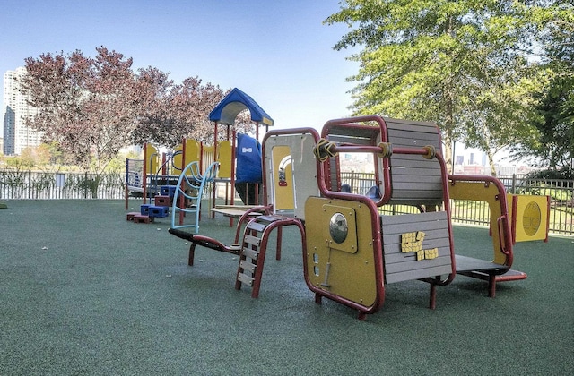 20 2nd St Unit 2503, Jersey City, NJ 07302 - community playground with fence