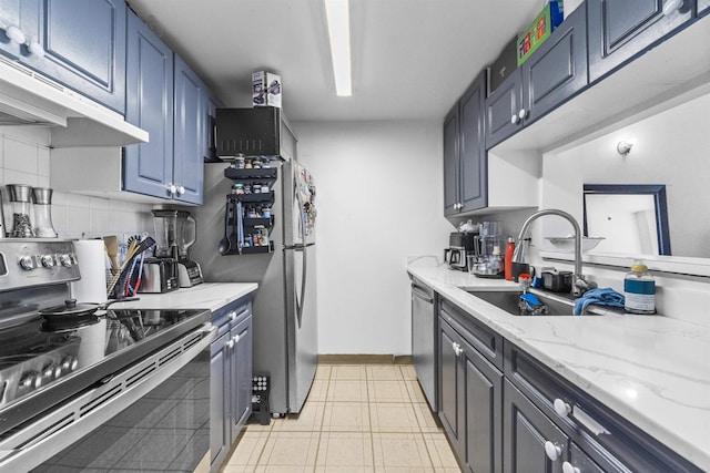 kitchen featuring a sink, appliances with stainless steel finishes, under cabinet range hood, and blue cabinets