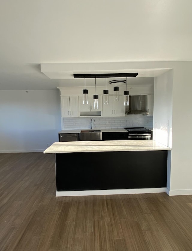 kitchen featuring stainless steel electric range oven, light countertops, tasteful backsplash, and dark wood-type flooring