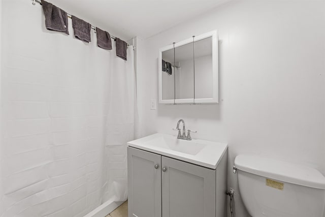 bathroom featuring curtained shower, vanity, and toilet