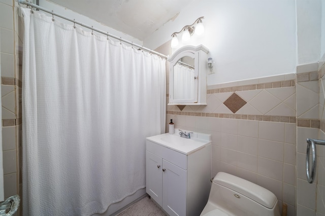 full bathroom featuring toilet, tile walls, curtained shower, and vanity