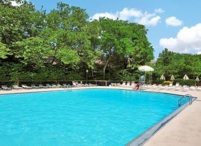 602 Sanderling Ct Unit 602, Secaucus, NJ 07094 - view of pool