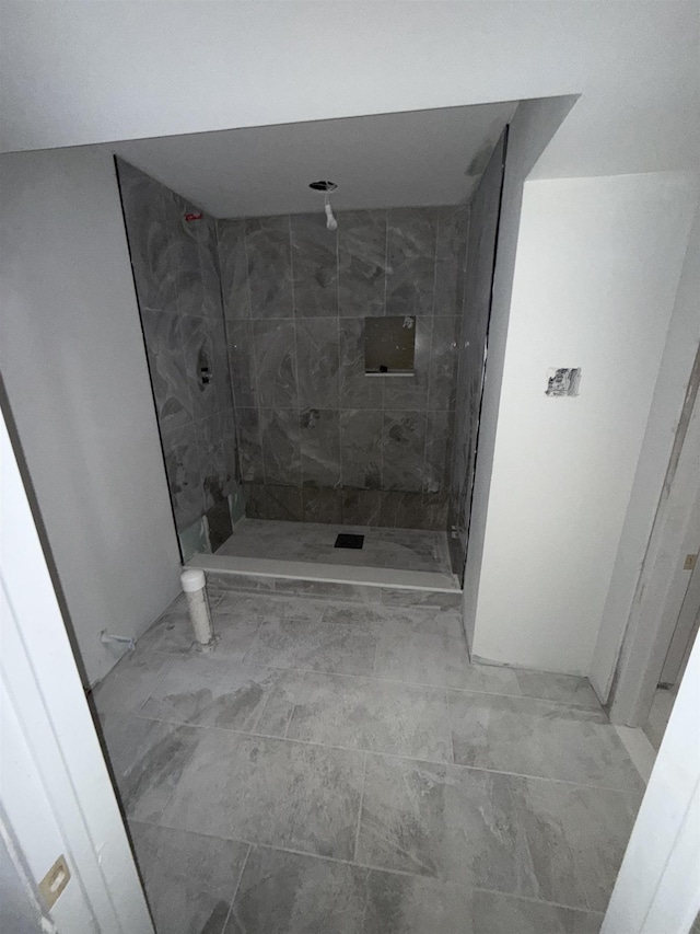 228 Oakwood Ave, Kearny, NJ 07032 - full bath with a tile shower
