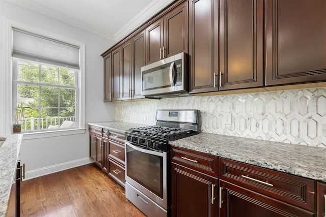 129 Roosevelt Dr, Wood-Ridge, NJ 07075 - kitchen featuring stainless steel appliances, decorative backsplash, crown molding, baseboards, and wood finished floors