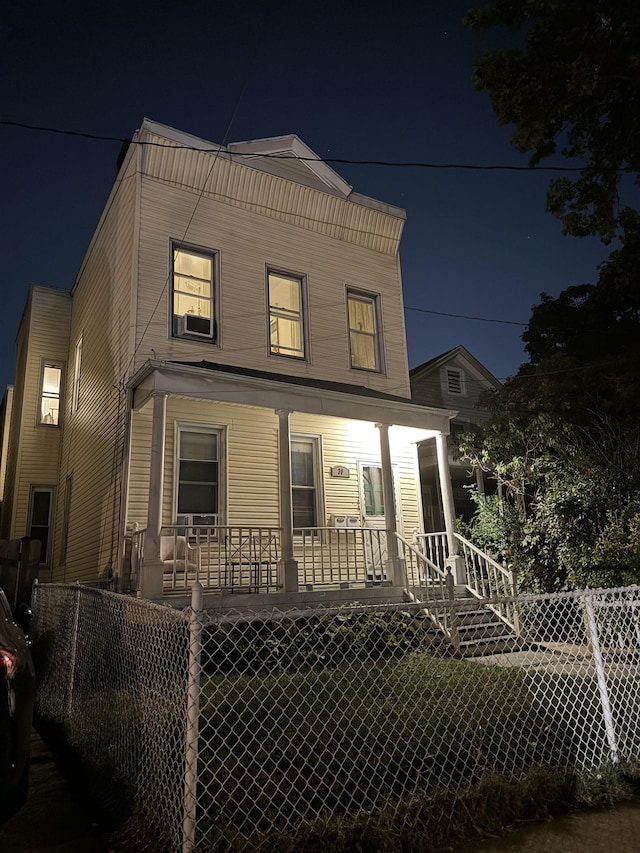 view of front of house featuring a porch