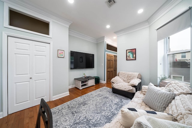 living room with crown molding and hardwood / wood-style floors