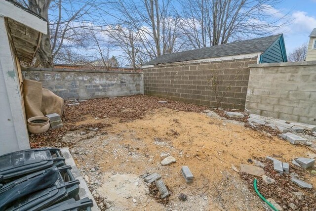 158 W 8th St, Bayonne, NJ 07002 - view of yard with fence