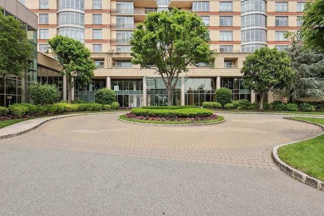 8100 River Rd Unit 1215, North Bergen, NJ 07047 - view of apartment building / complex with curved driveway