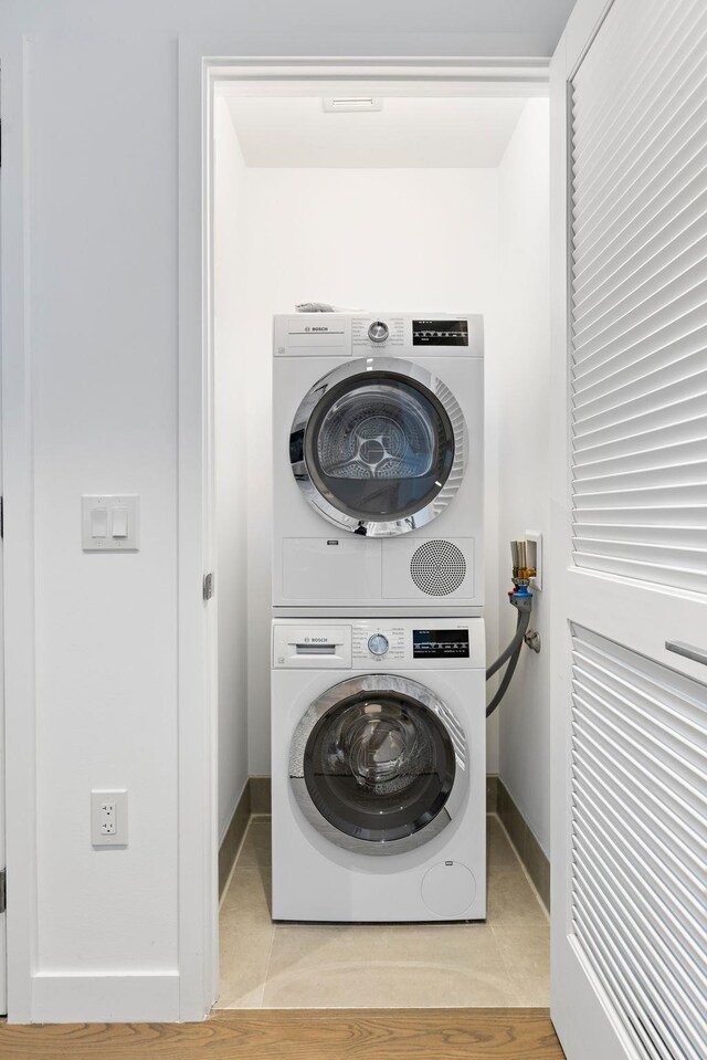 75 Park Ln S Unit 3402, Jersey City, NJ 07310 - laundry area featuring stacked washer and clothes dryer and baseboards