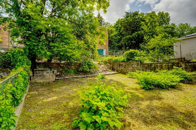 7502 Cottage Ave, North Bergen, NJ 07047 - view of yard